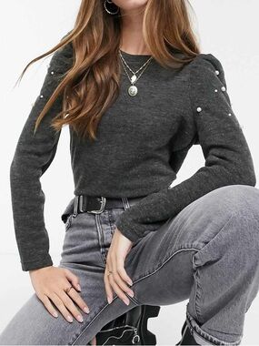 JDY /Jaqueline de Yong sweater with puff pearl sleeves